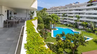 Middle Floor Apartment in Puerto Banús