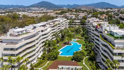 Middle Floor Apartment in Puerto Banús