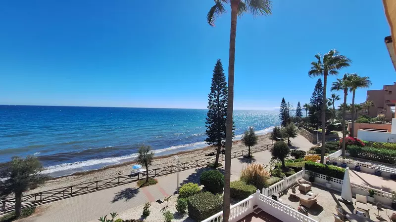 Middle Floor Apartment in Estepona