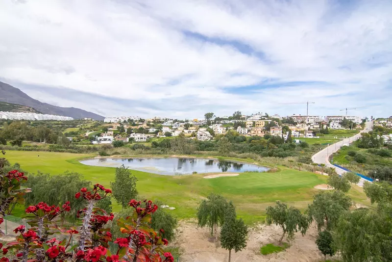 Middle Floor Apartment in Estepona