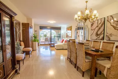 Middle Floor Apartment in Estepona
