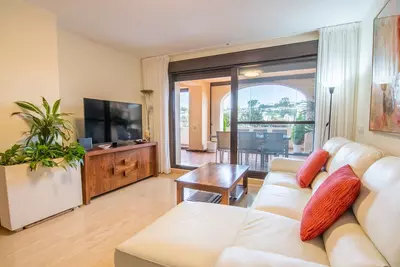 Middle Floor Apartment in Estepona