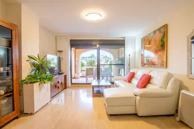 Middle Floor Apartment in Estepona