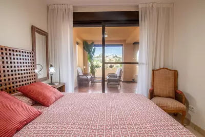 Middle Floor Apartment in Estepona