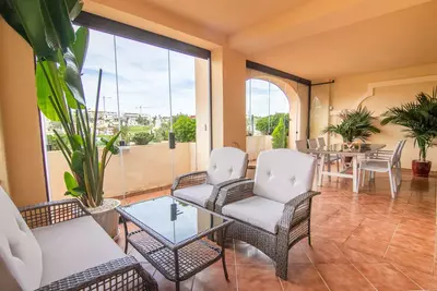 Middle Floor Apartment in Estepona