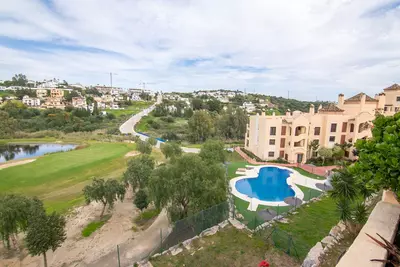 Middle Floor Apartment in Estepona