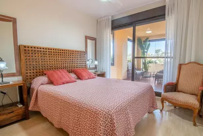 Middle Floor Apartment in Estepona