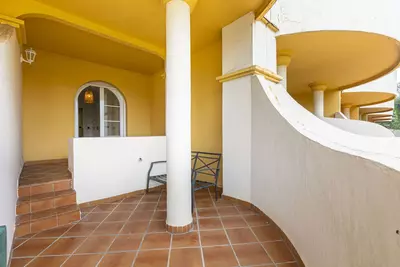 Middle Floor Apartment in Nueva Andalucía