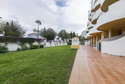 Middle Floor Apartment in Nueva Andalucía