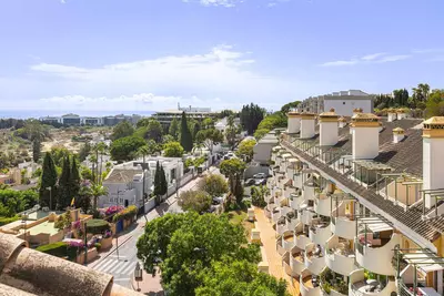 Middle Floor Apartment in Nueva Andalucía