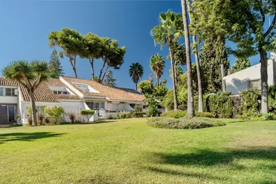 Townhouse in Nueva Andalucía