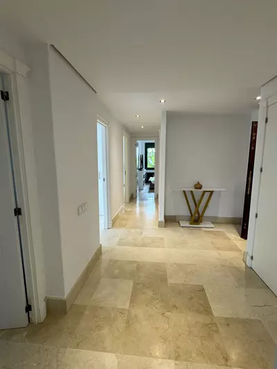 Middle Floor Apartment in Nueva Andalucía
