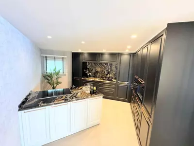 Middle Floor Apartment in Puerto Banús