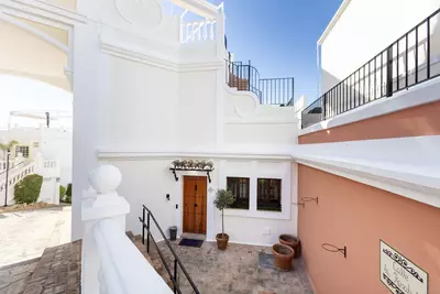 Semi-Detached House in Nueva Andalucía