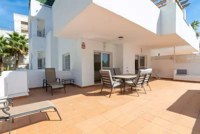 Middle Floor Apartment in Estepona