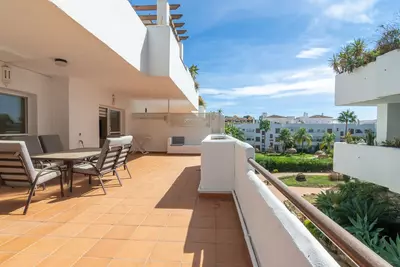 Middle Floor Apartment in Estepona