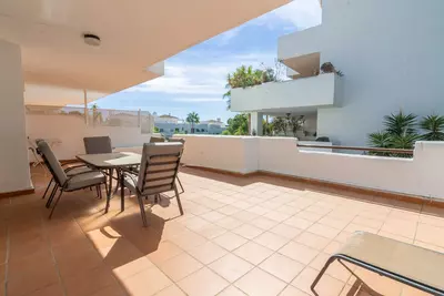 Middle Floor Apartment in Estepona