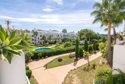 Middle Floor Apartment in Estepona