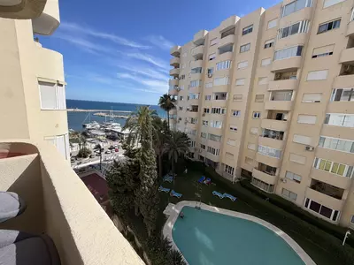 Middle Floor Apartment in Estepona