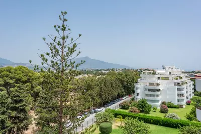 Middle Floor Apartment in Guadalmina Alta