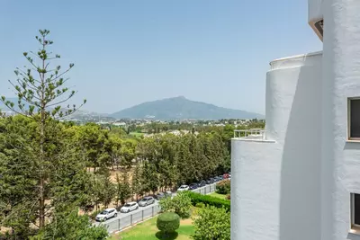 Middle Floor Apartment in Guadalmina Alta