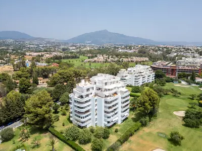 Middle Floor Apartment in Guadalmina Alta