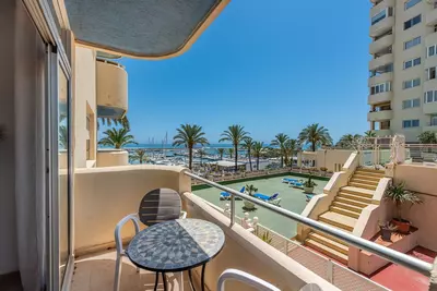 Middle Floor Apartment in Estepona