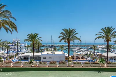 Middle Floor Apartment in Estepona