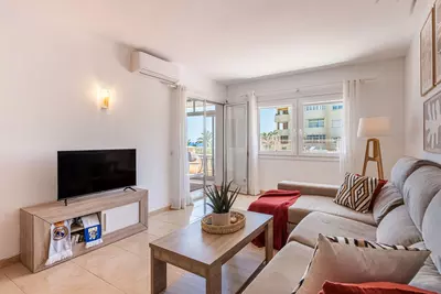Middle Floor Apartment in Estepona