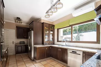 Detached Villa in El Paraiso