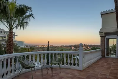 Detached Villa in El Paraiso