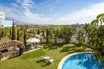Detached Villa in El Paraiso