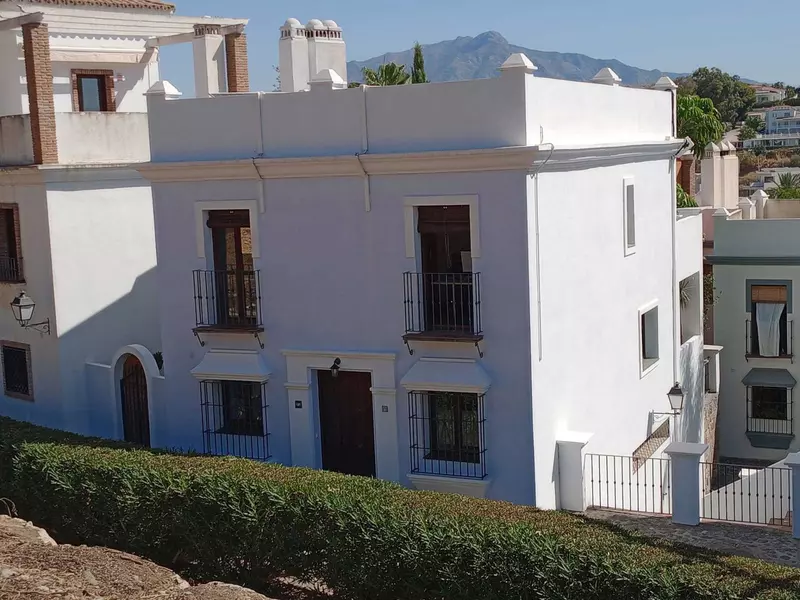 Townhouse in El Paraiso