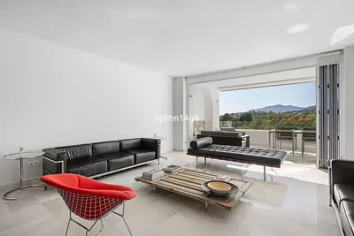 Middle Floor Apartment in Benahavís
