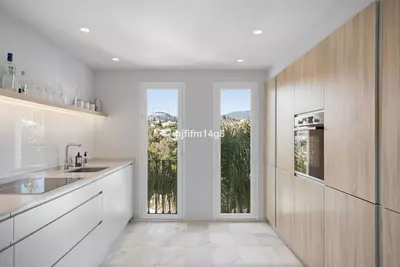 Middle Floor Apartment in Benahavís