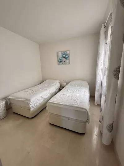 Middle Floor Apartment in Estepona