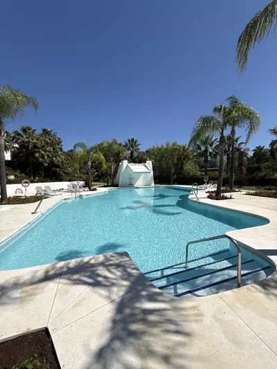 Middle Floor Apartment in Estepona