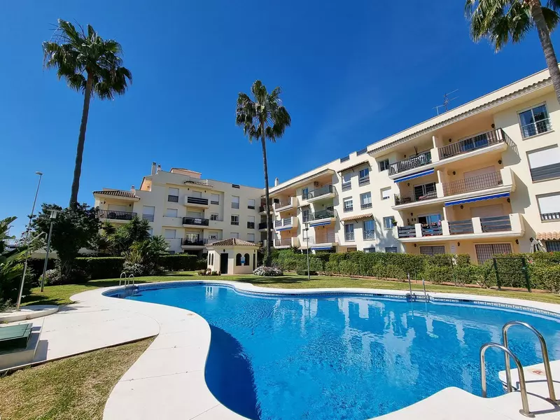 Middle Floor Apartment in Nueva Andalucía
