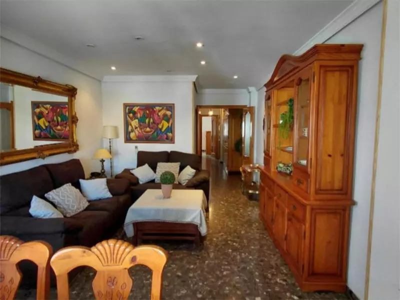Middle Floor Apartment in Estepona