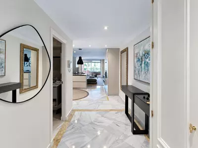 Middle Floor Apartment in Nueva Andalucía