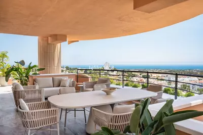 Middle Floor Apartment in Nueva Andalucía