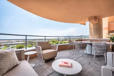 Middle Floor Apartment in Nueva Andalucía
