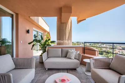 Middle Floor Apartment in Nueva Andalucía
