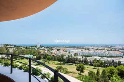 Middle Floor Apartment in Nueva Andalucía
