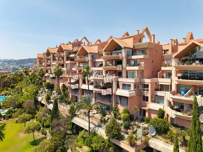 Middle Floor Apartment in Nueva Andalucía