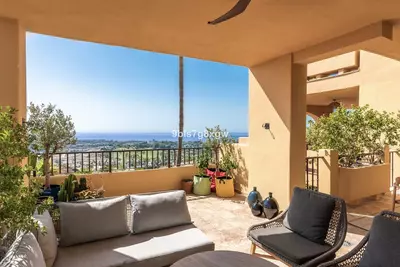 Middle Floor Apartment in Benahavís