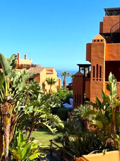 Middle Floor Apartment in Estepona