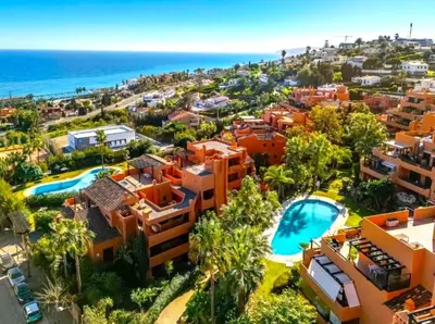 Middle Floor Apartment in Estepona