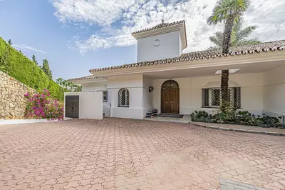 Detached Villa in El Paraiso