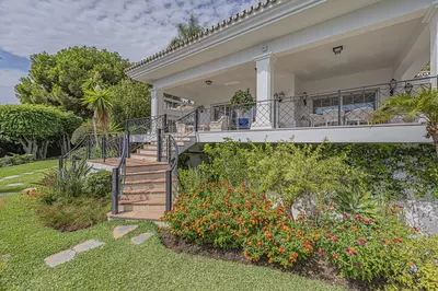 Detached Villa in El Paraiso